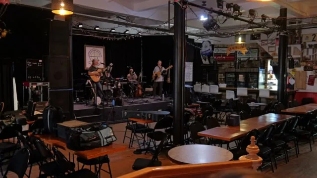 🎶 Le 17 octobre, ne manquez pas le spectacle d'Amarante au Théâtre Élise-Paré de l'École de Musique Denys-Arcand! 🎵