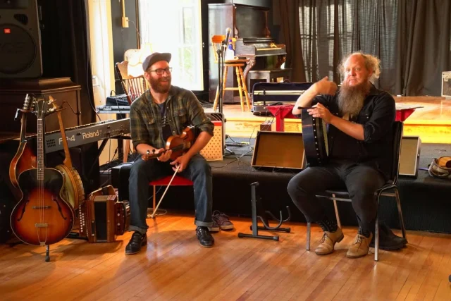 🎶 Inscrivez-vous à une excellente formation concernant la percussion en musique traditionnelle! 

Ça se passe chez-nous lors de la fin de semaine du 13-14 et 15 novembre!

Merci au Conseil québécois du patrimoine vivant! 🙏🏼